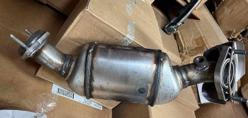 GM Catalytic Converter ASM 3 WAY CTLTC KIT # 12622974 QTY 1 REPLACES 25767362