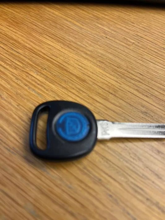 GM Logo Transponder Key Blank 88956702 Cadillac LOT OF 2
